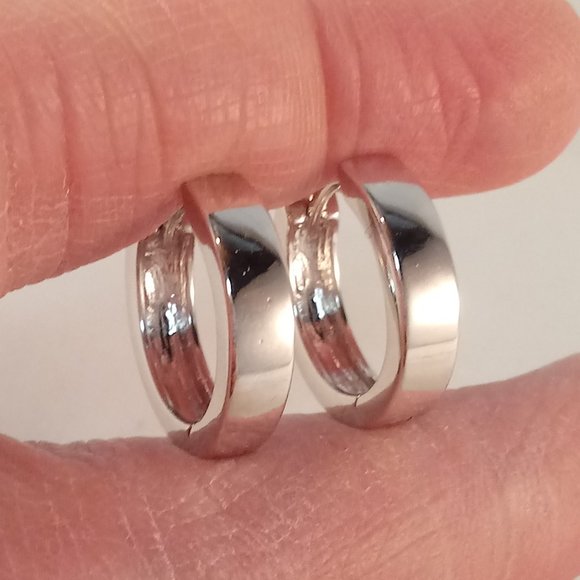 Solid 925 Silver Smooth Huggie Hoop Earrings 16mm Party Gift - Picture 2 of 4